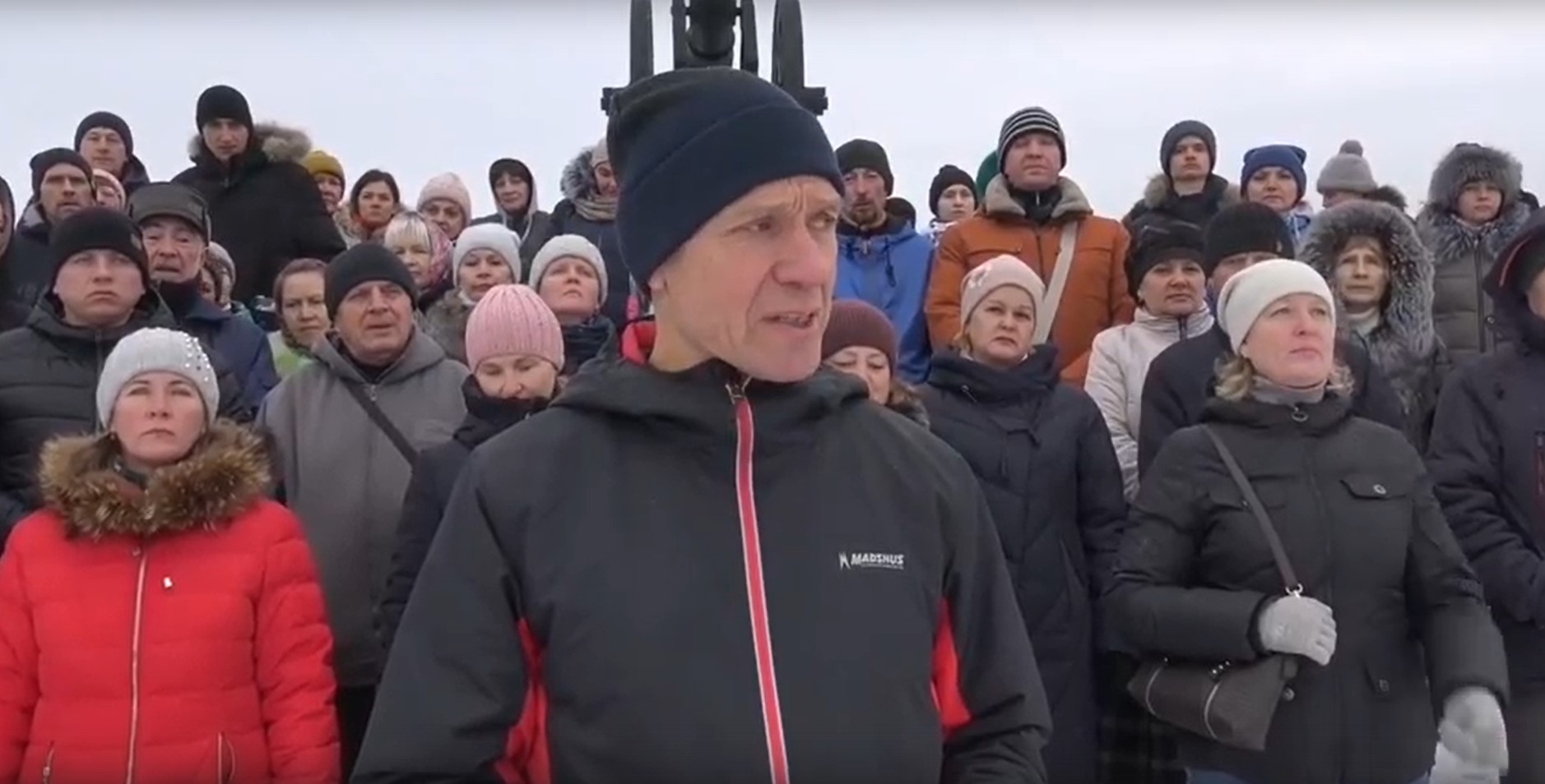 Еще в одном уральском городе родители школьников вышли с протестом против дистанта