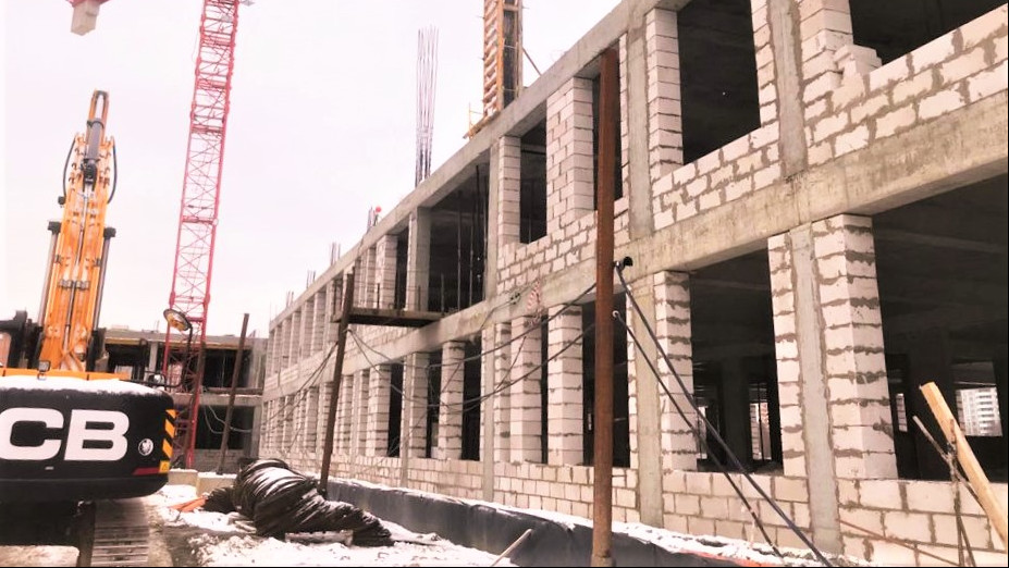 Третий этаж начали возводить в новой школе в микрорайоне Ольгино Балашихи