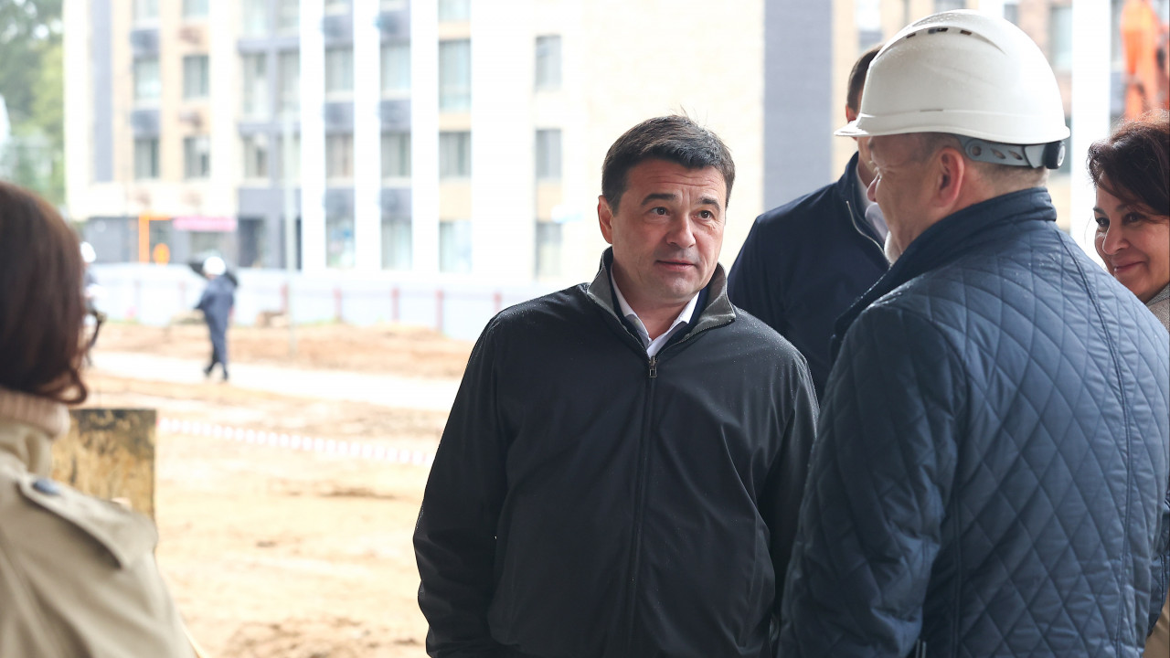 Андрей Воробьев проверил ход строительства образовательного комплекса в Красногорске