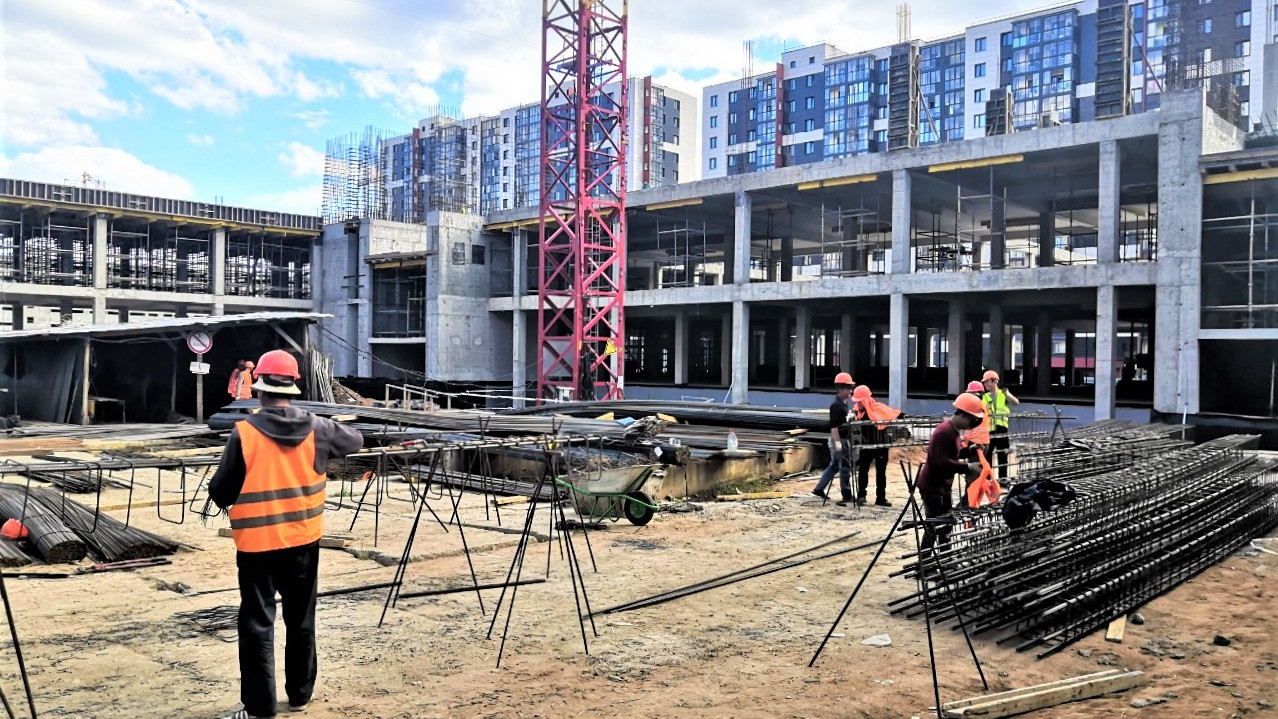 Строители приступили к возведению третьего этажа школы в Щелкове