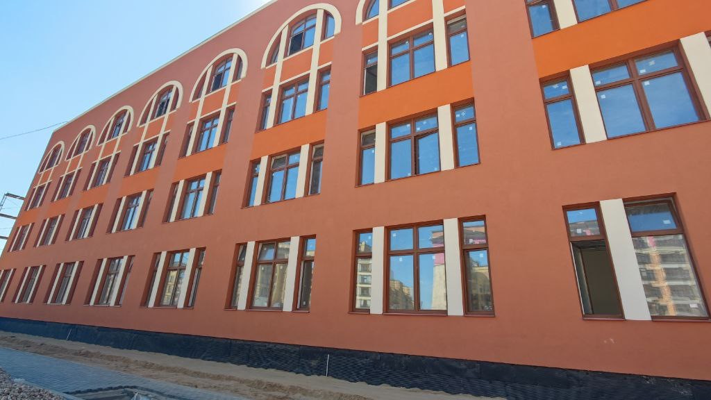 Более 180 человек завершают строительство школы в микрорайоне Опалиха Красногорска