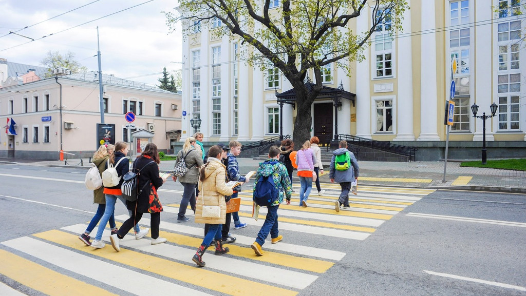 Инспекторы ГУСТ проверили состояние пешеходных зон около учебных заведений в Подмосковье