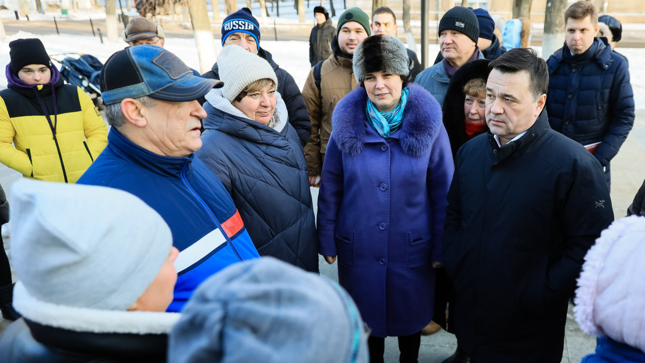 Андрей Воробьев пообщался с родителями учащихся СОШ №2 в Жуковском