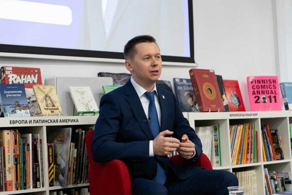 Президент Российского союза писателей рассказал подросткам, как публиковать в Сети свои произведения