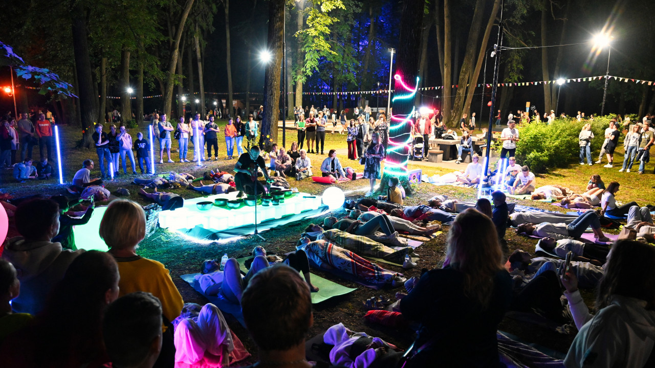 Парки Московской области приглашают на мероприятие «Ночь в парке»