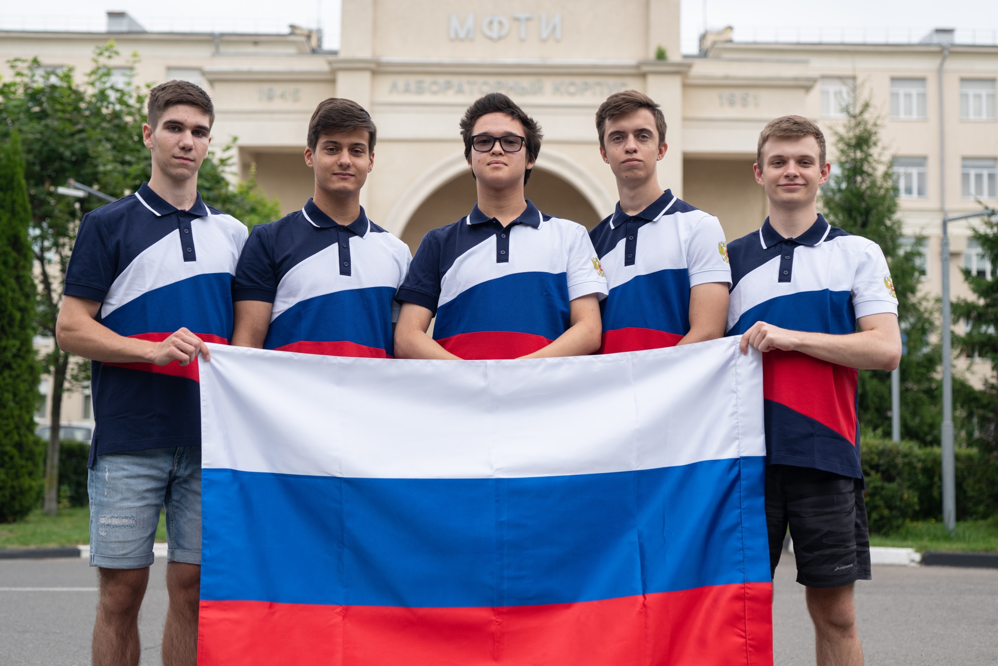Пять российских школьников примут участие в 54-й Международной олимпиаде по физике